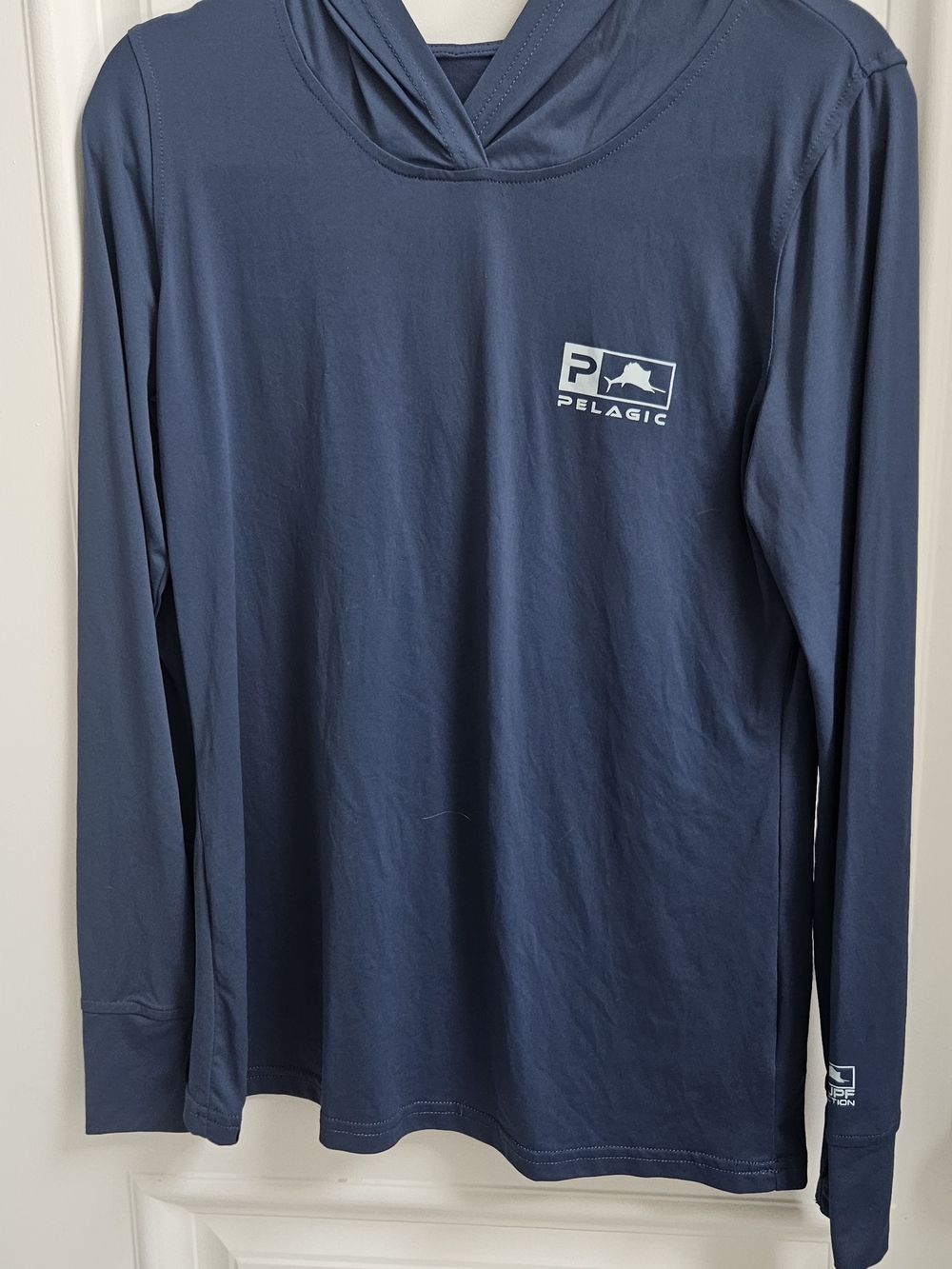 Pelagic Women's Long-Sleeve Hooded Performance Sun Shirt in‎ Navy Blue